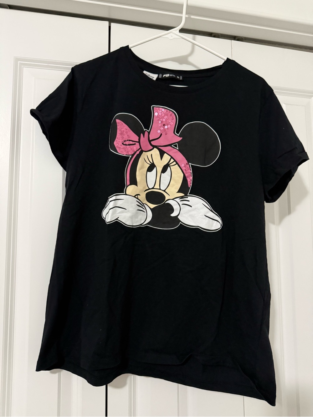 NWOT Black Minnie Mouse Graphic Tee with Pink Bow - Women's Short Sleeve | XL